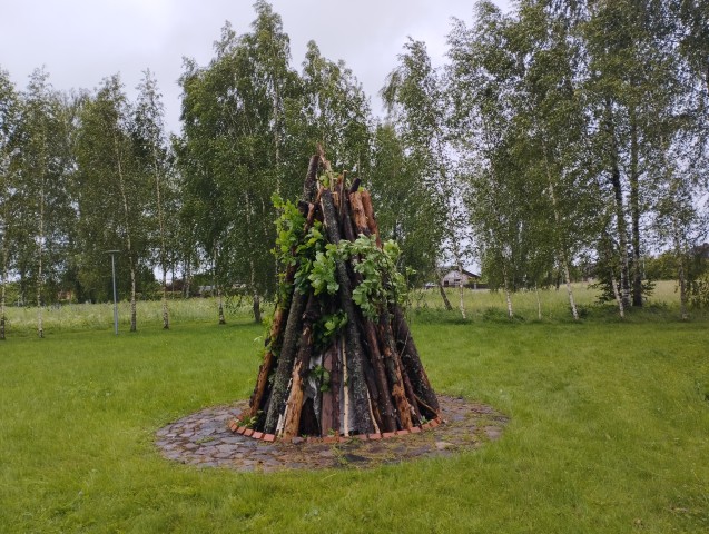 Pie Maļinovas pagasta Saieta nama laukumā